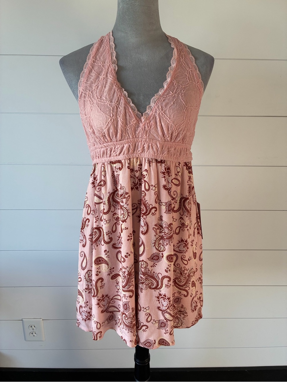 Faded Rose lace-halter dress detailed pink and burgundy paisley Sz L NWT/0432